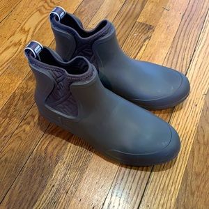 UGG Women's Chevonne Ankle Boot, Charcoal, 9